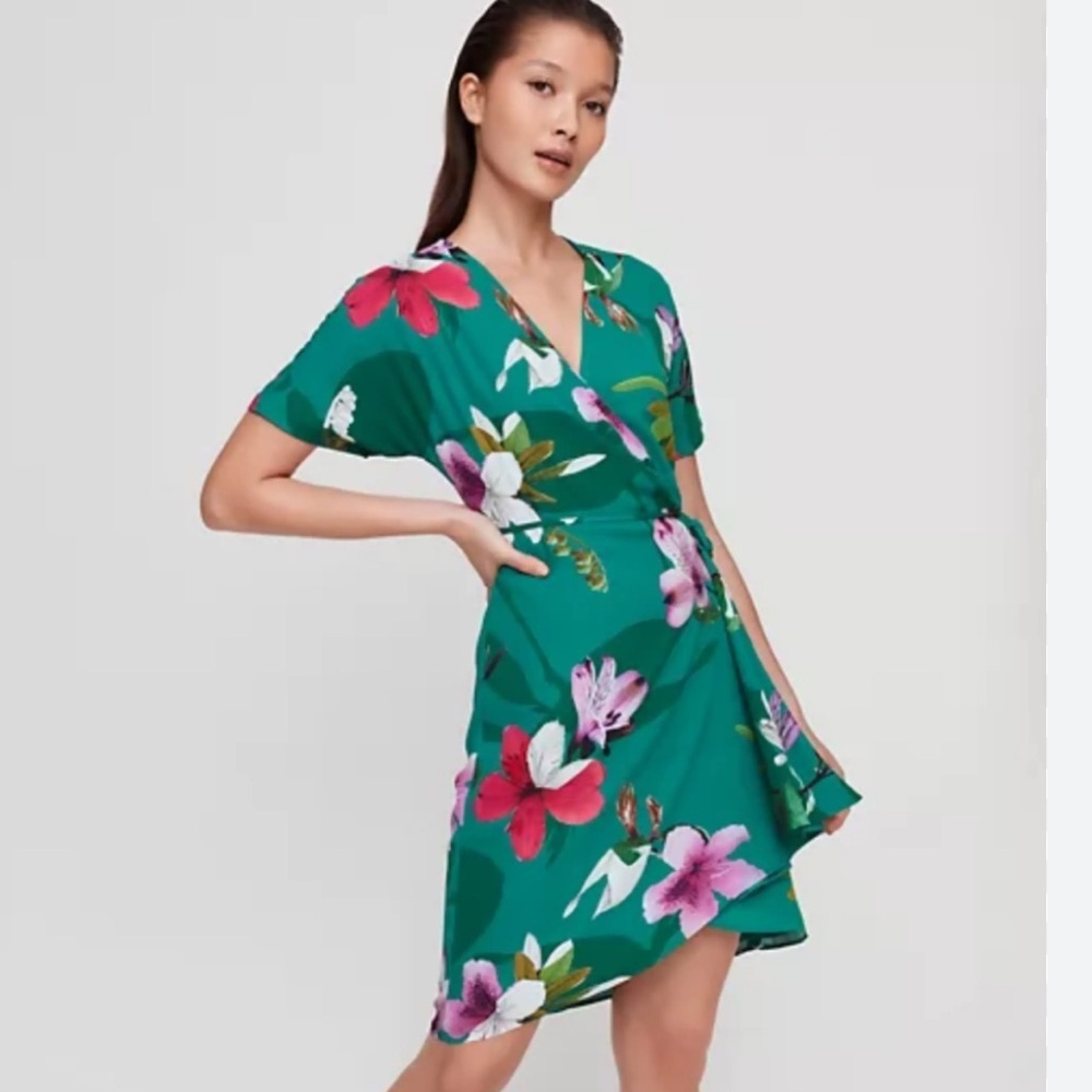 🌟BABATON🌟 ARITZIA WALLACE FLORAL SHORT SLEEVE WRAP DRESS GREEN SZ M